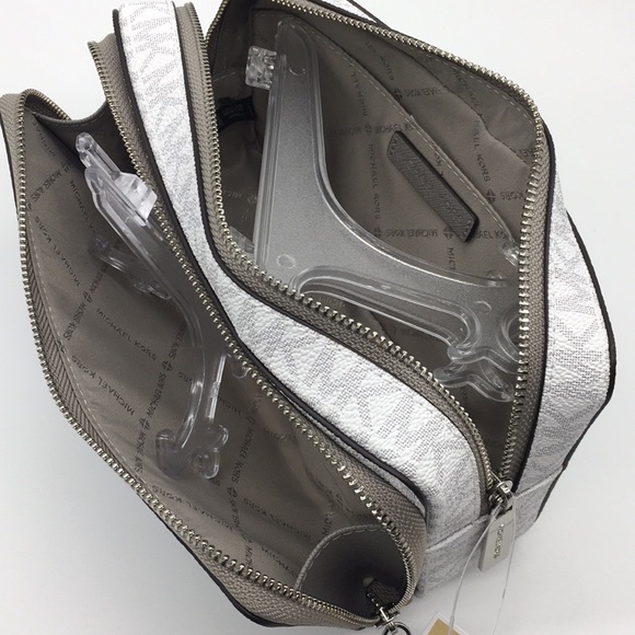 Michael Kors Jet Set Travel LG DBL ZIP TRV POUCH - Picture 10 of 12